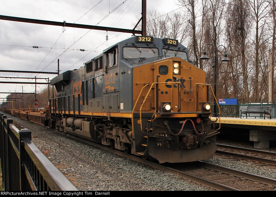 CSX 3212 leading L031